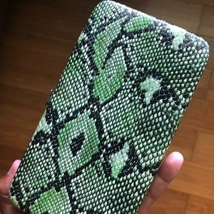 snake skin green and black hand wallet